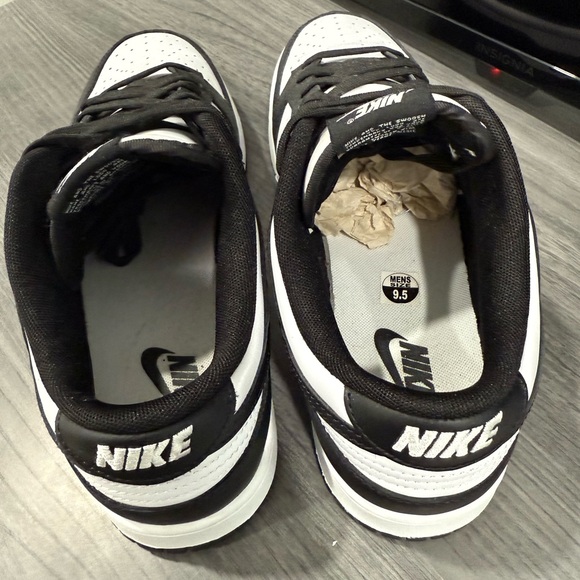 Nike panda dunks size M 9.5 - Picture 4 of 4